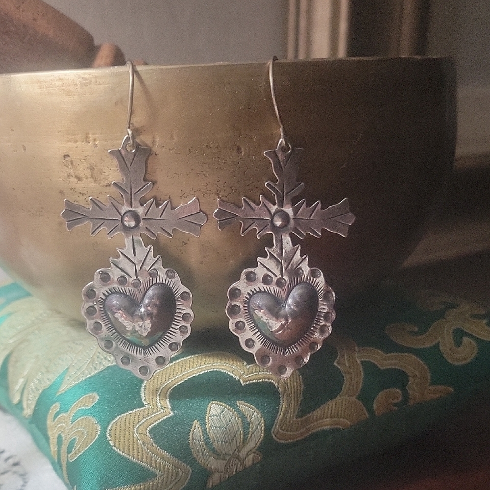 Artisan Silver Filigree Heart Miragro Dangle Earrings - Picture 4 of 7